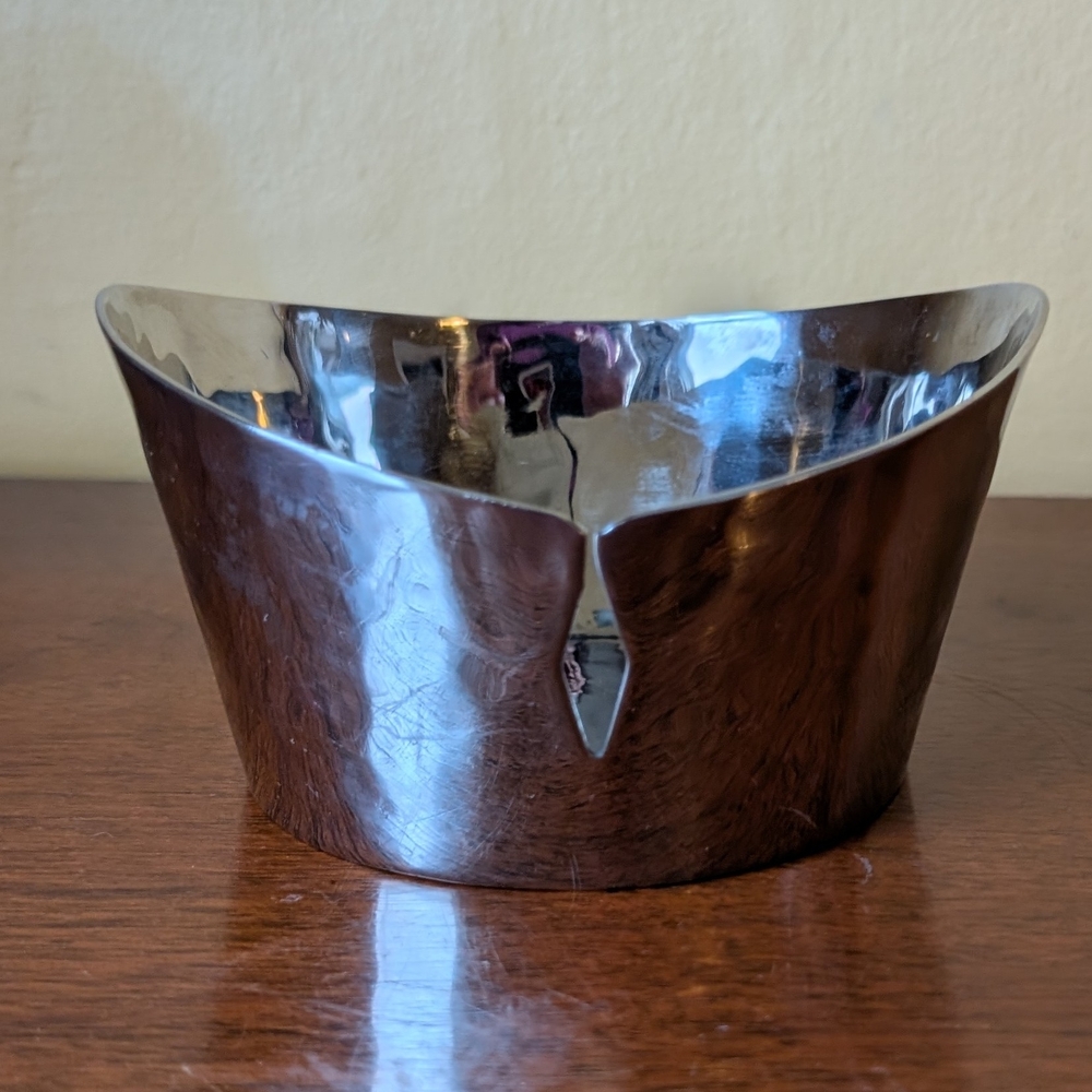 2006 Mary Jurek Cortina Silver Bottle Coaster w/leaf shape cutout